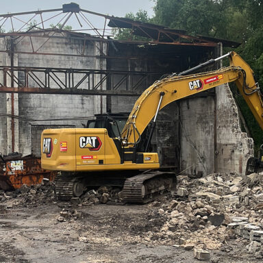 Abbrucharbeiten mit Bagger