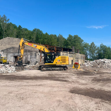 Abbrucharbeiten mit Bagger